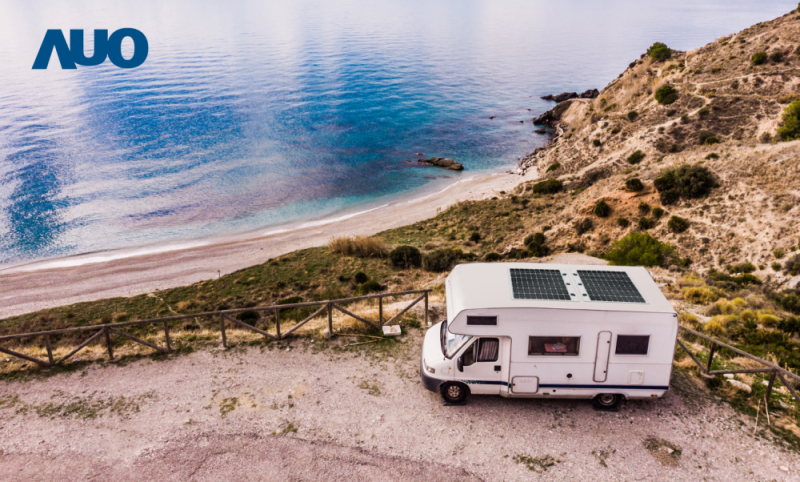 「可撓輕量化太陽光電板SunCurva」使用輕量特殊耐候型複合板取代傳統太陽能板的玻璃前板，不僅降低70%重量，每米平方僅3Kg；具有抗衝擊性能及通過電磁相容性測試，可應用於交通運輸工具，如露營車、遊艇等